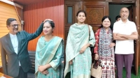 মুজিবের ভাস্কর্য জড়িয়ে কান্না করা সুমার সঙ্গে বিএনপি নেতাদের ছবি, কে এই রহস্যময়ী?